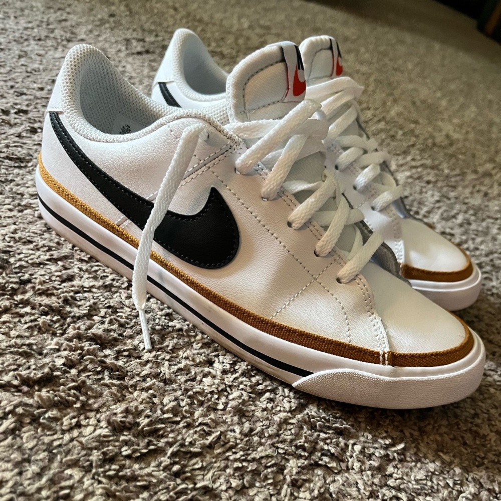 Nike court legacy low top sneakers